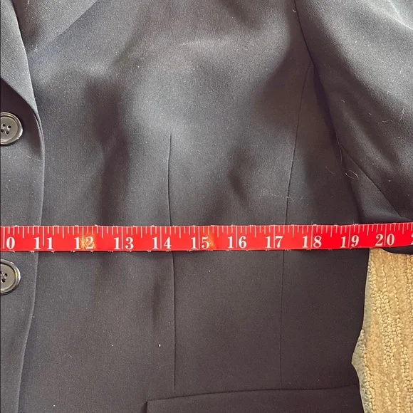 Kasper Classic Black Suit, sz 12, no alterations, gently worn - Picture 5 of 6